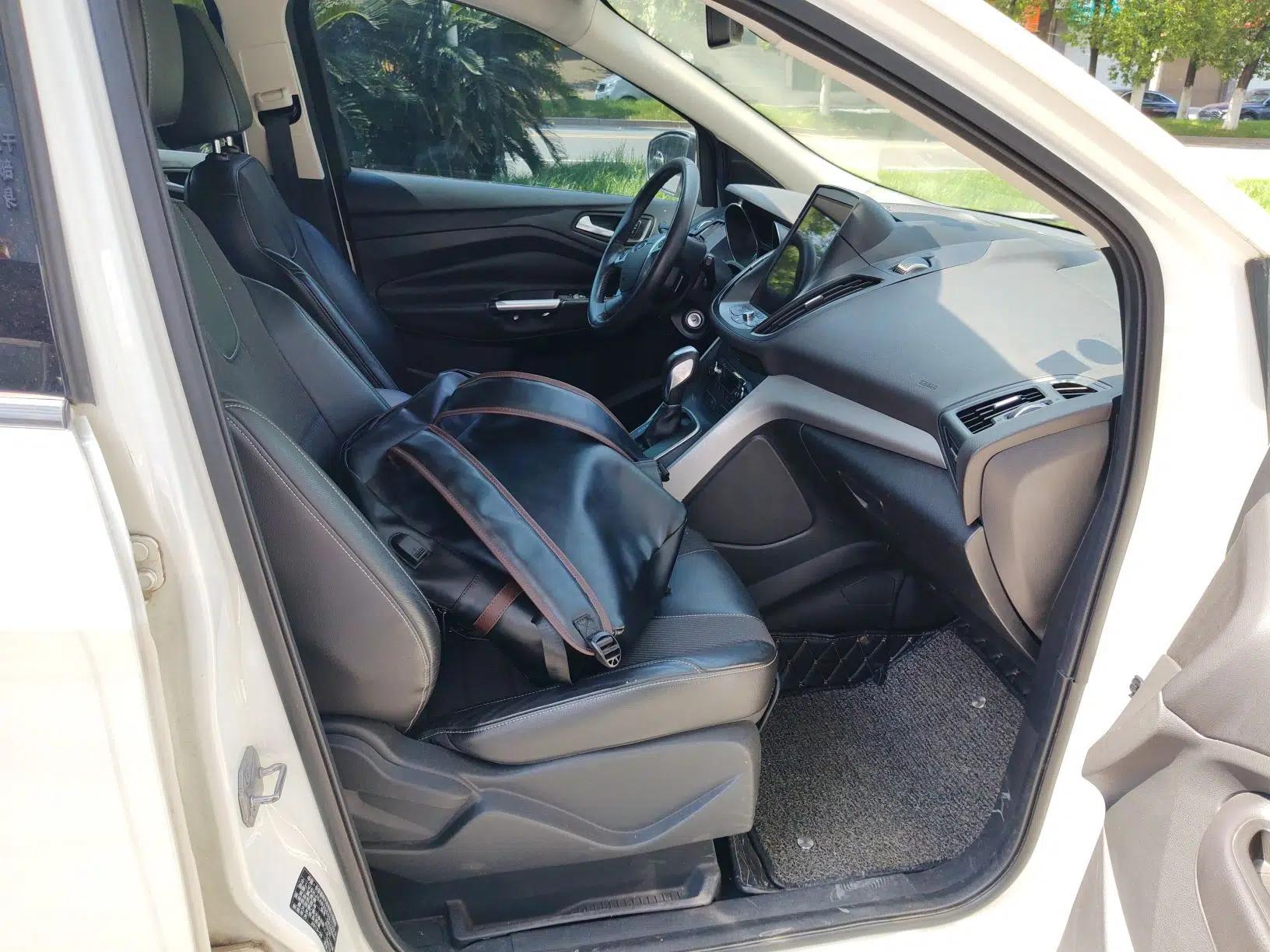 Ford Kuga 2013 1.6L GTDi Two-Wheel-Drive Trend Model — миниатюра 23
