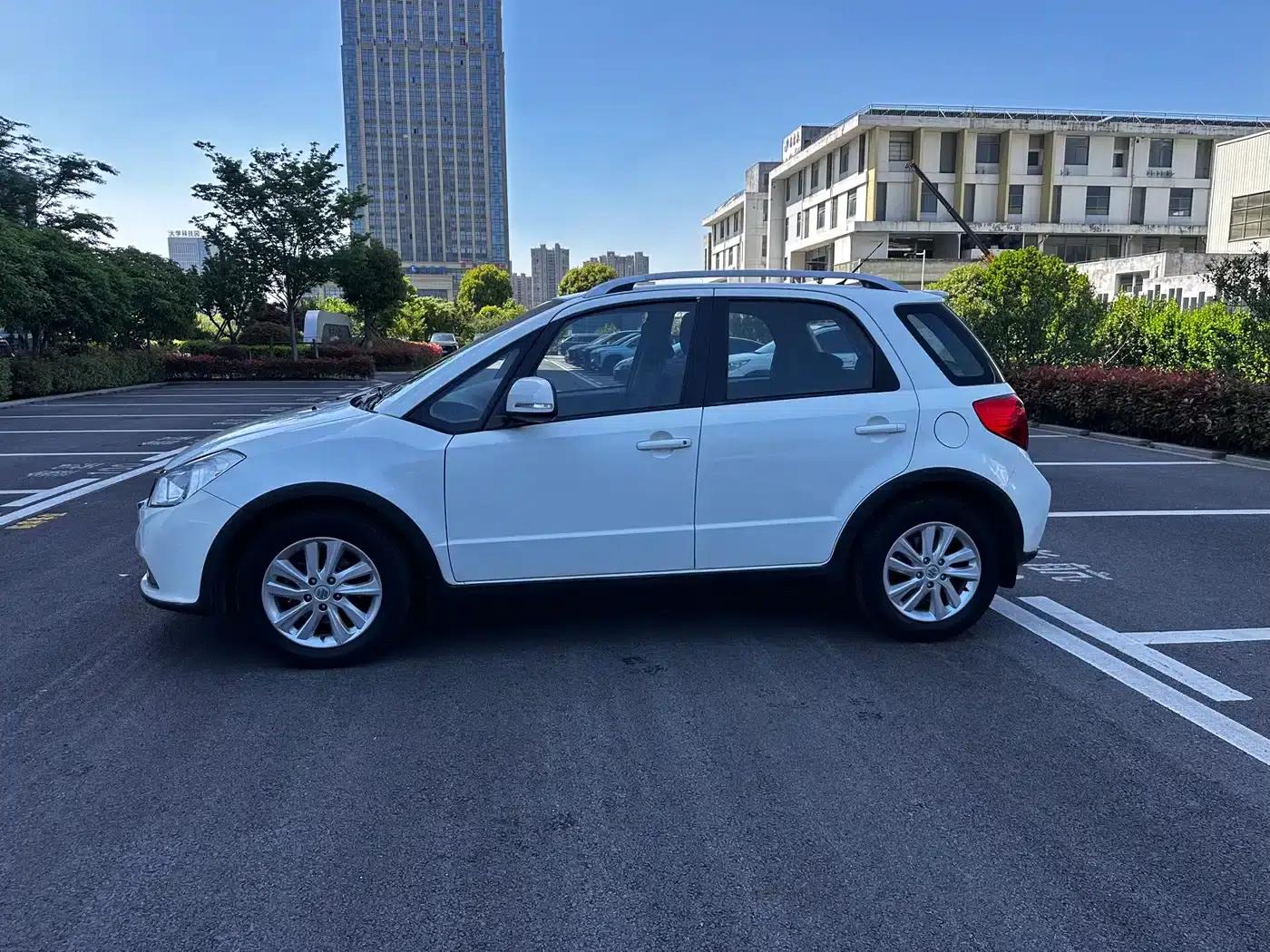 SX4 2013 1.6L Automatic Cool Edition — миниатюра 3