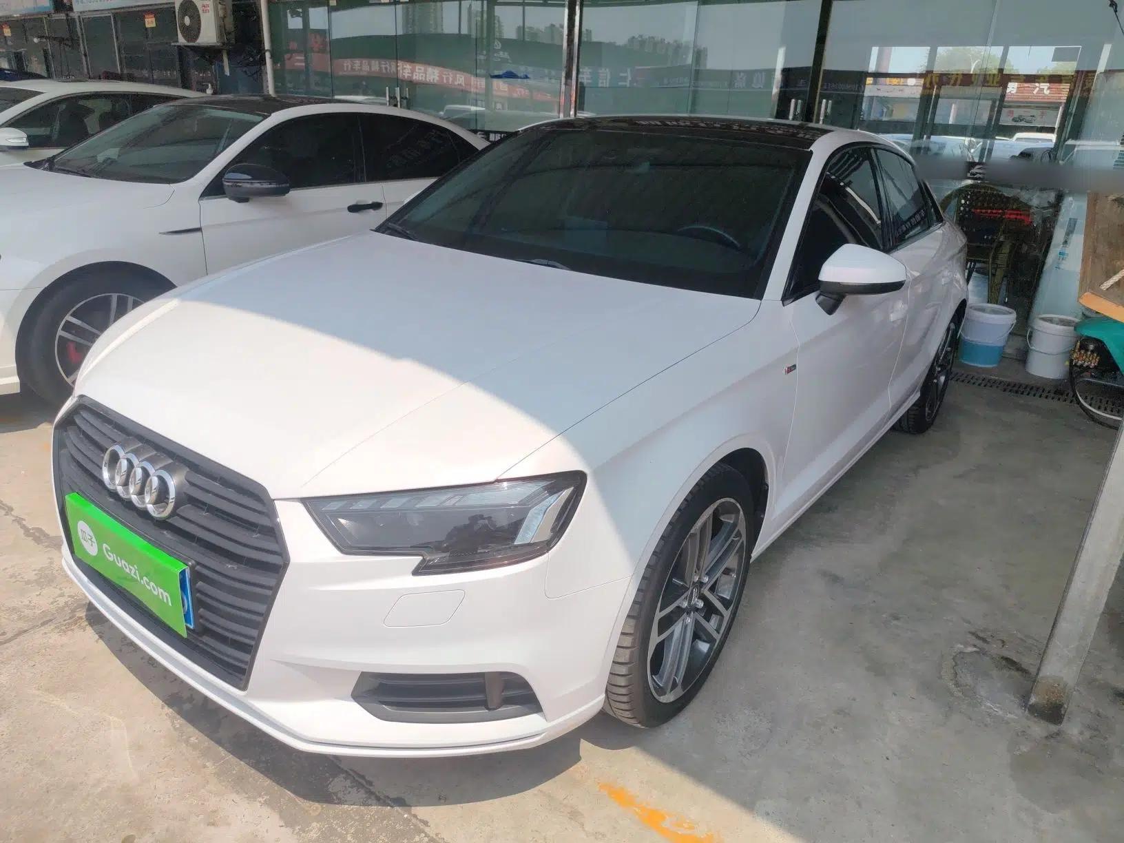 Audi A3 2018 30th Anniversary Edition Limousine 35 TFSI Ambition Model — миниатюра 1