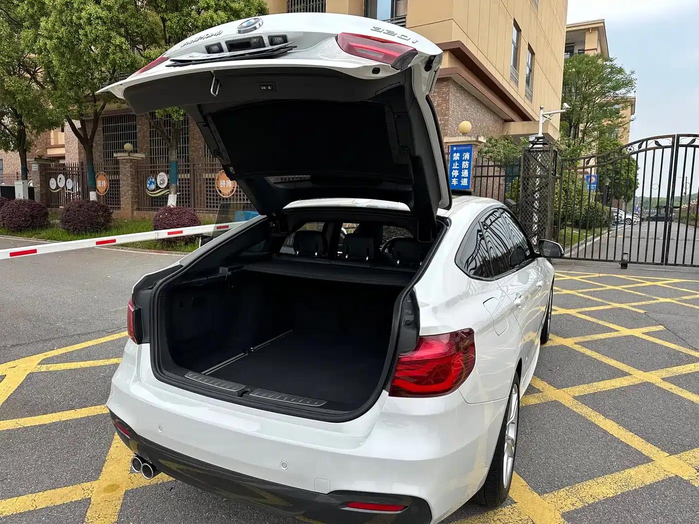2020 BMW 3 Series GT 320i M Sport Package — миниатюра 14