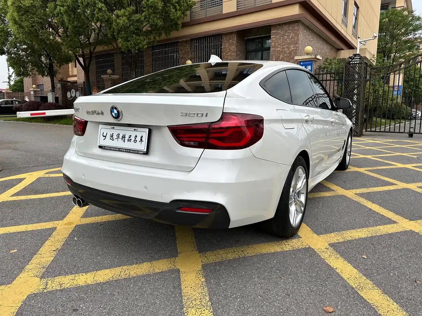 2020 BMW 3 Series GT 320i M Sport Package — миниатюра 5