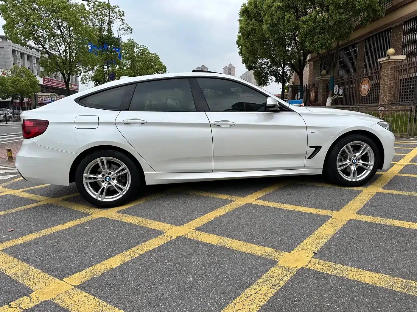 2020 BMW 3 Series GT 320i M Sport Package — миниатюра 6