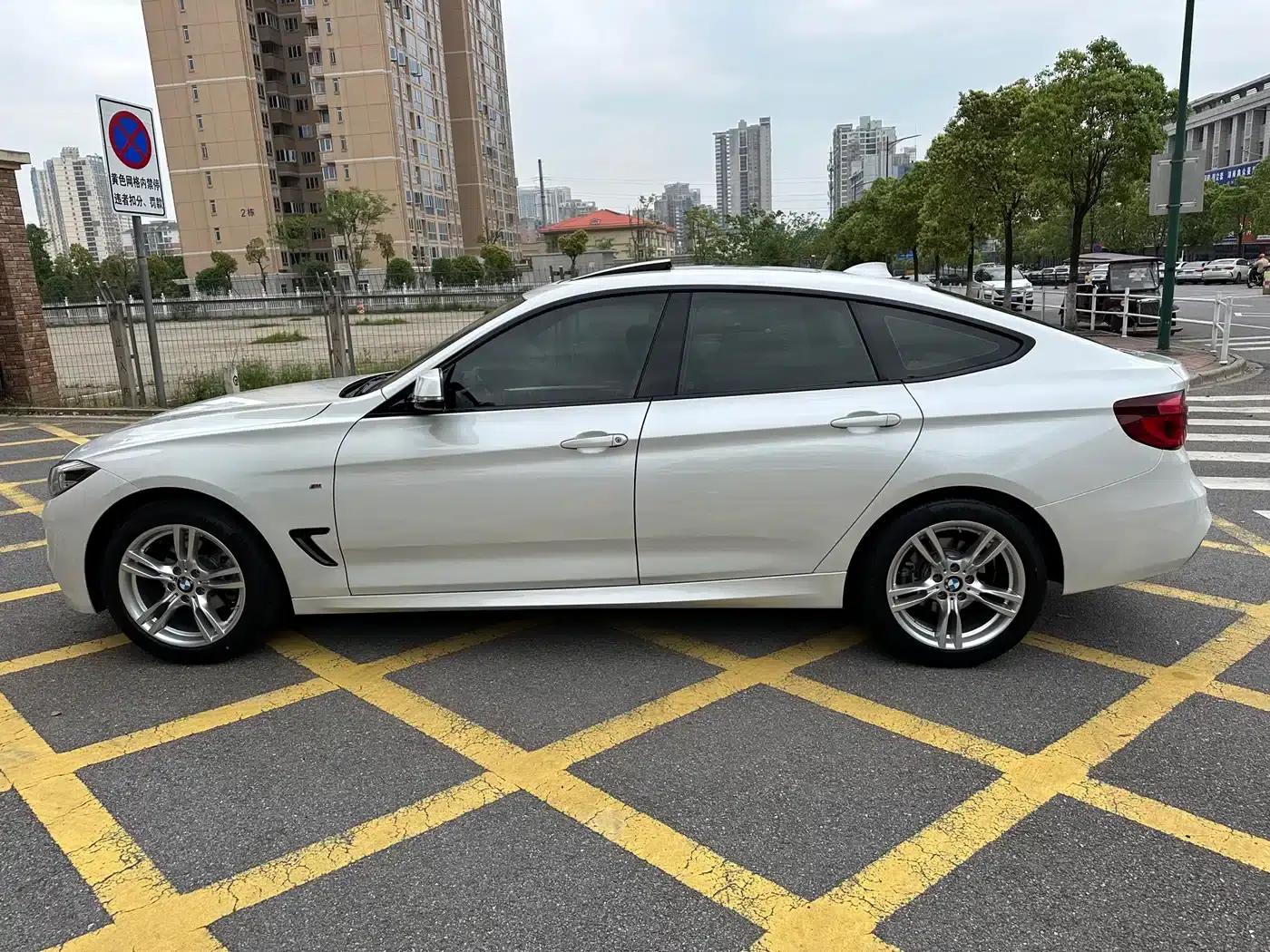 2020 BMW 3 Series GT 320i M Sport Package — миниатюра 7