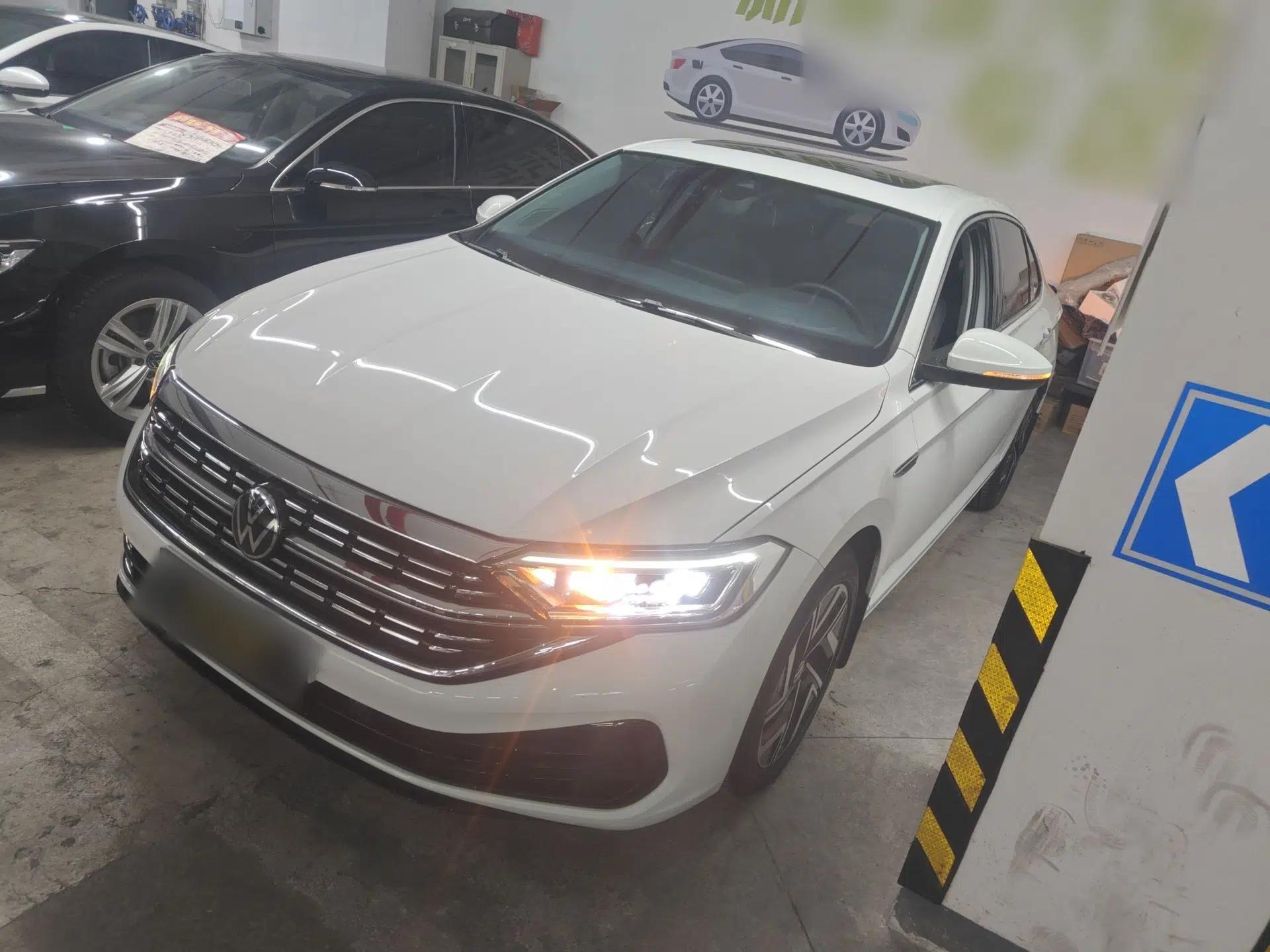 Volkswagen Sagitar 2023 300TSI DSG Excellence Edition — миниатюра 1