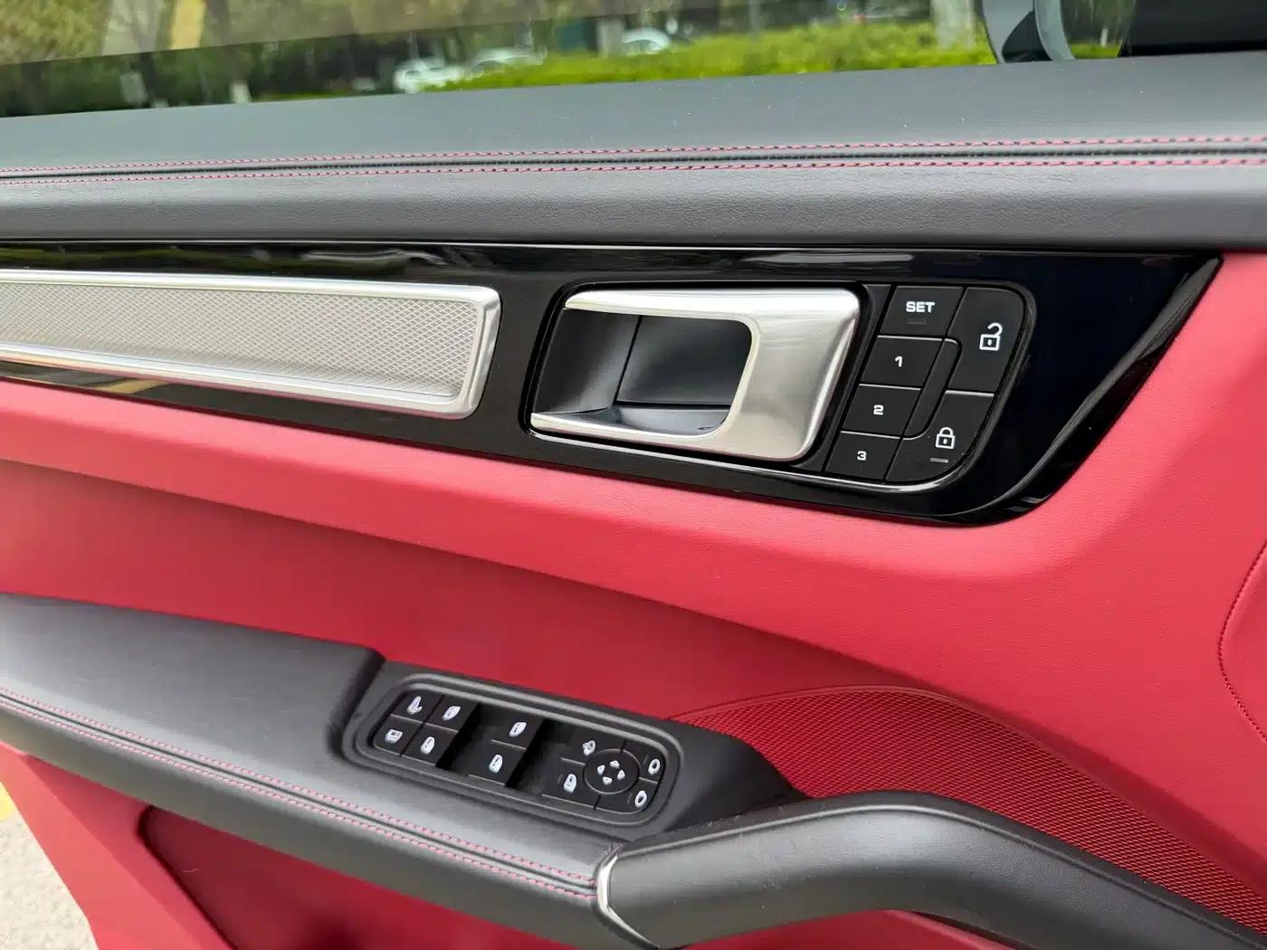 2022 Cayenne E-Hybrid 2.0T Platinum Edition — миниатюра 12