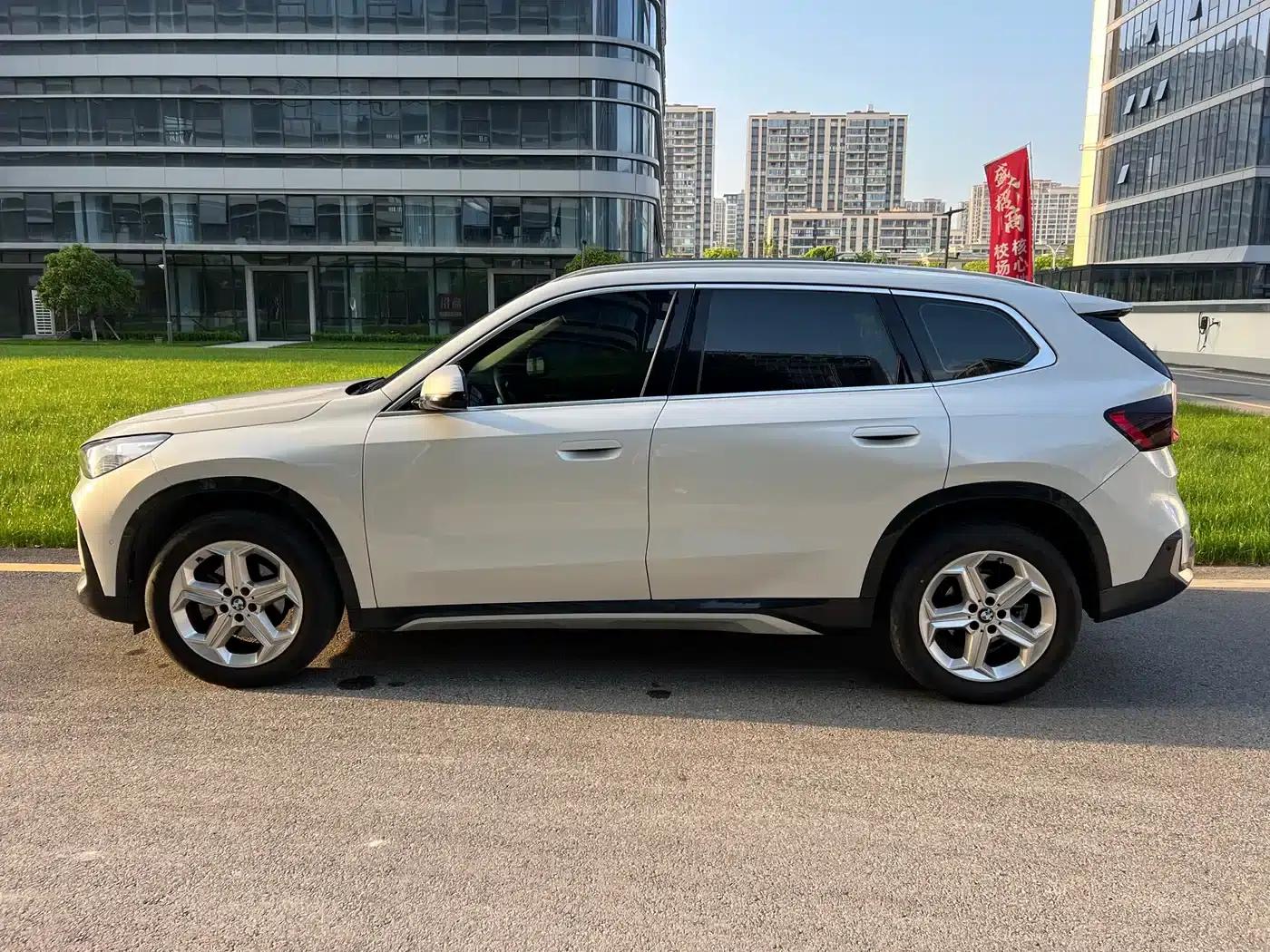 2023 BMW X1 sDrive20Li X Design Package — миниатюра 3