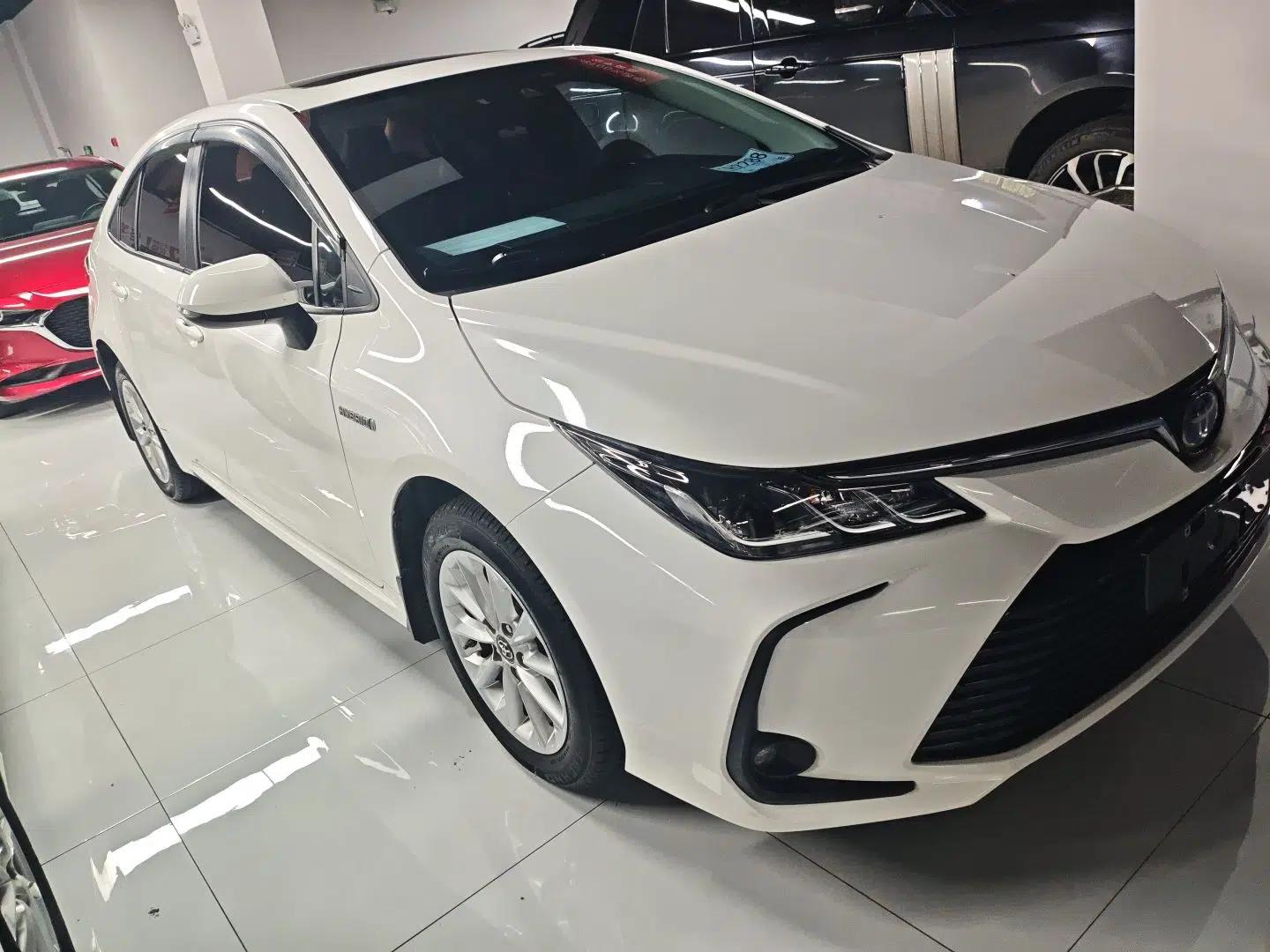 Toyota Corolla 2021 Dual-Motor 1.8L E-CVT Elite Edition — миниатюра 3