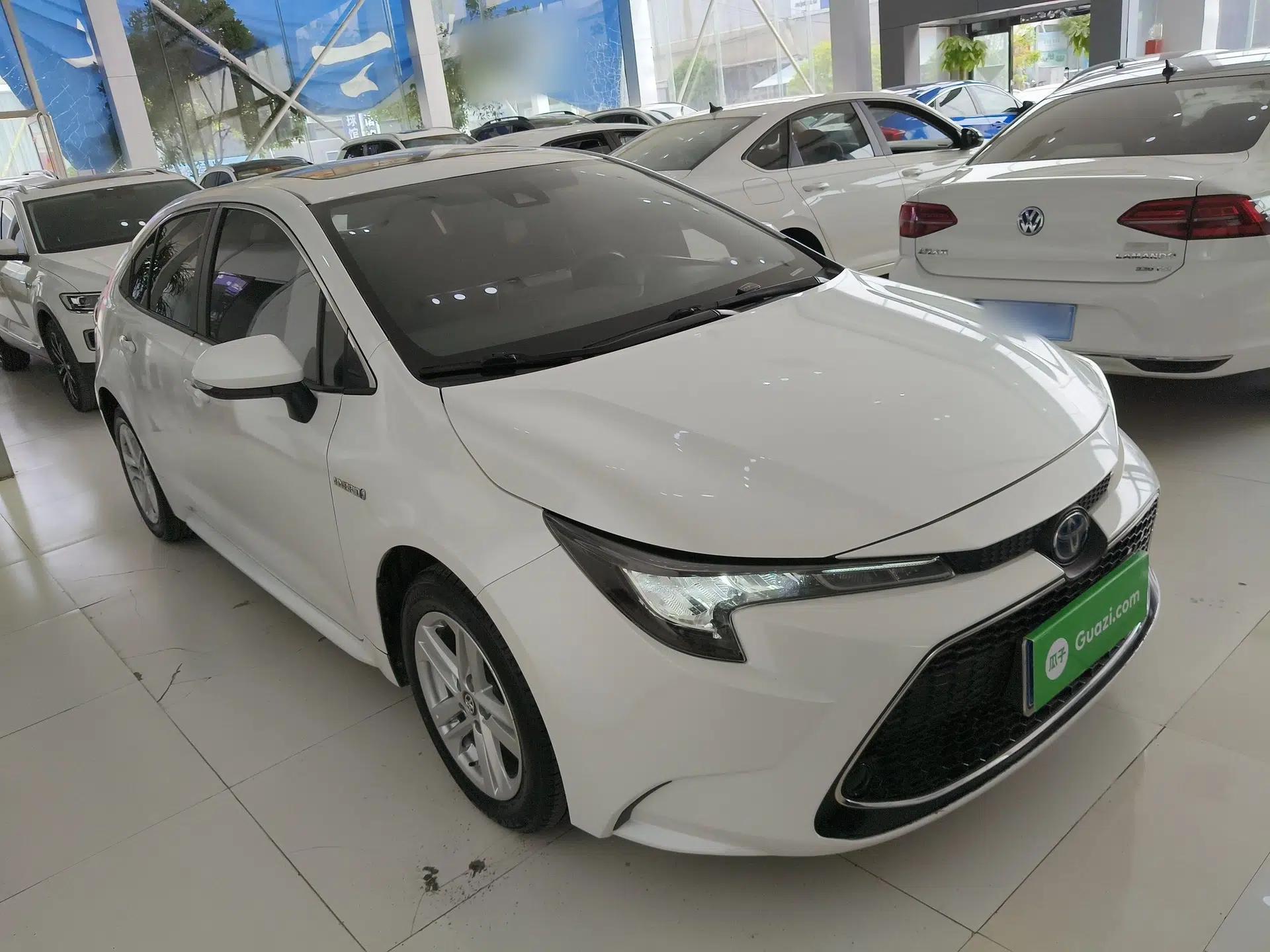 Toyota Levin 2022 Dual-Engine 1.8H E-CVT Luxury Edition — миниатюра 3