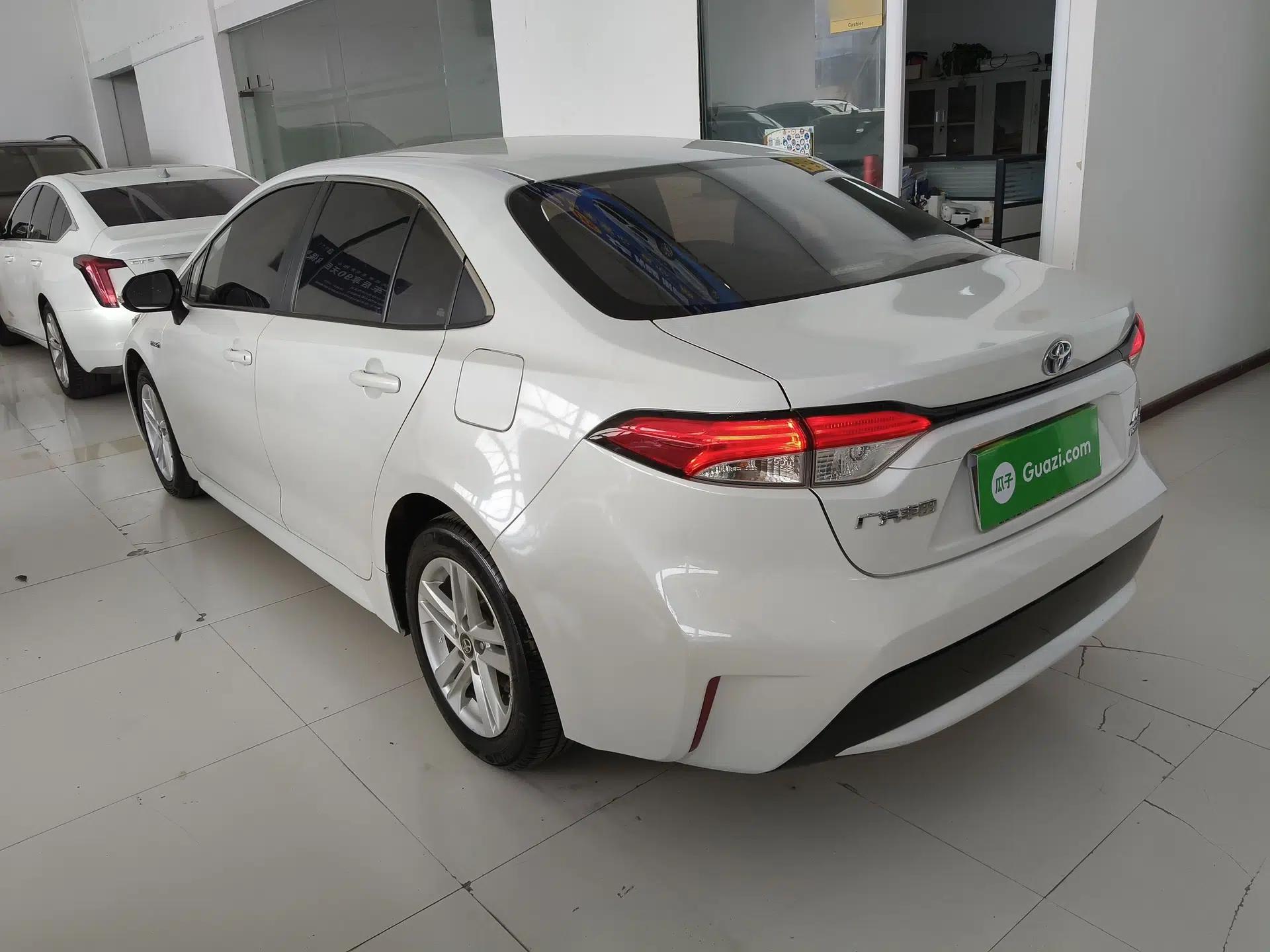 Toyota Levin 2022 Dual-Engine 1.8H E-CVT Luxury Edition — миниатюра 4