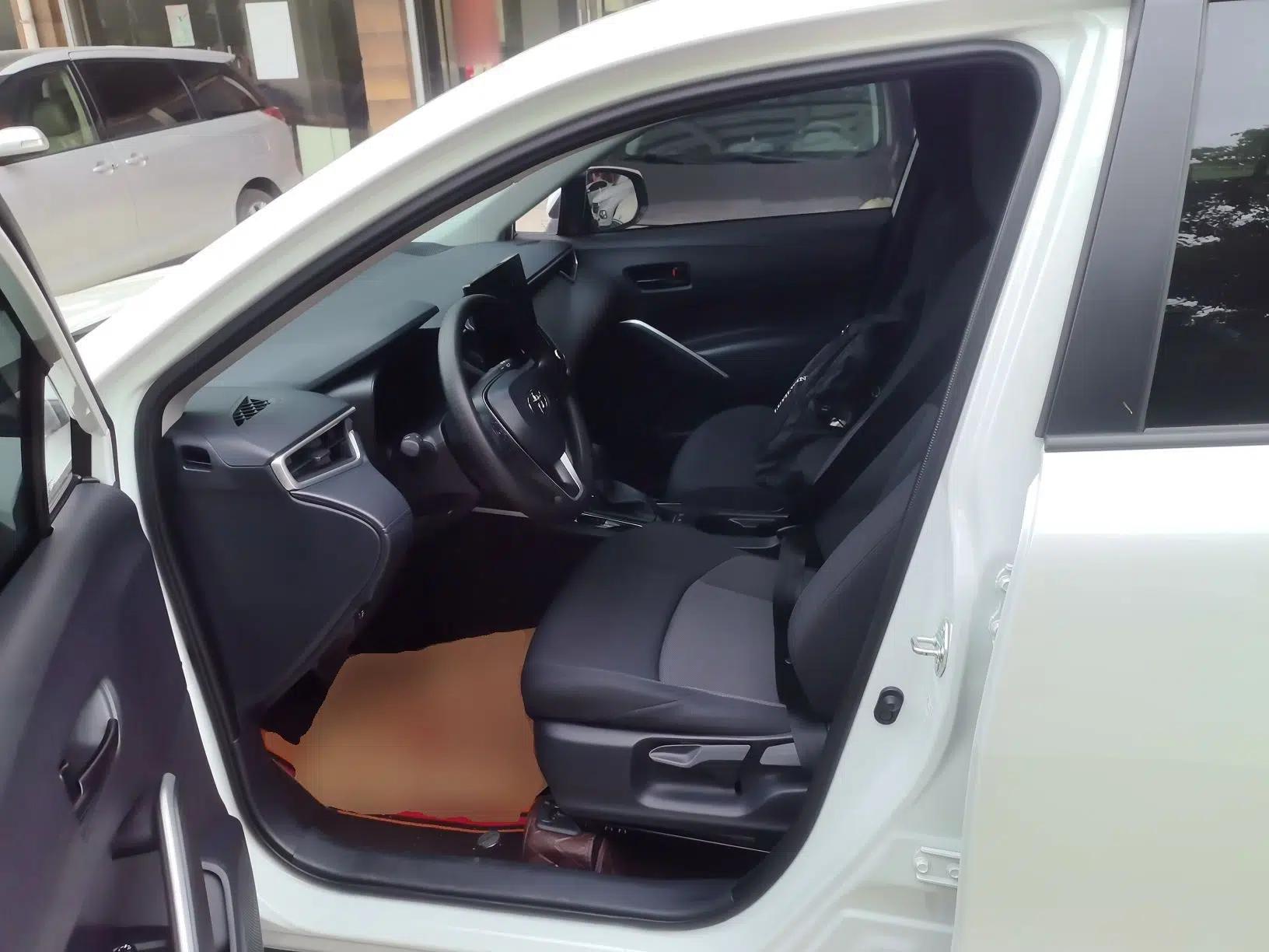 Toyota FRONTLANDER 2023 2.0L CVT Elite Edition — миниатюра 18