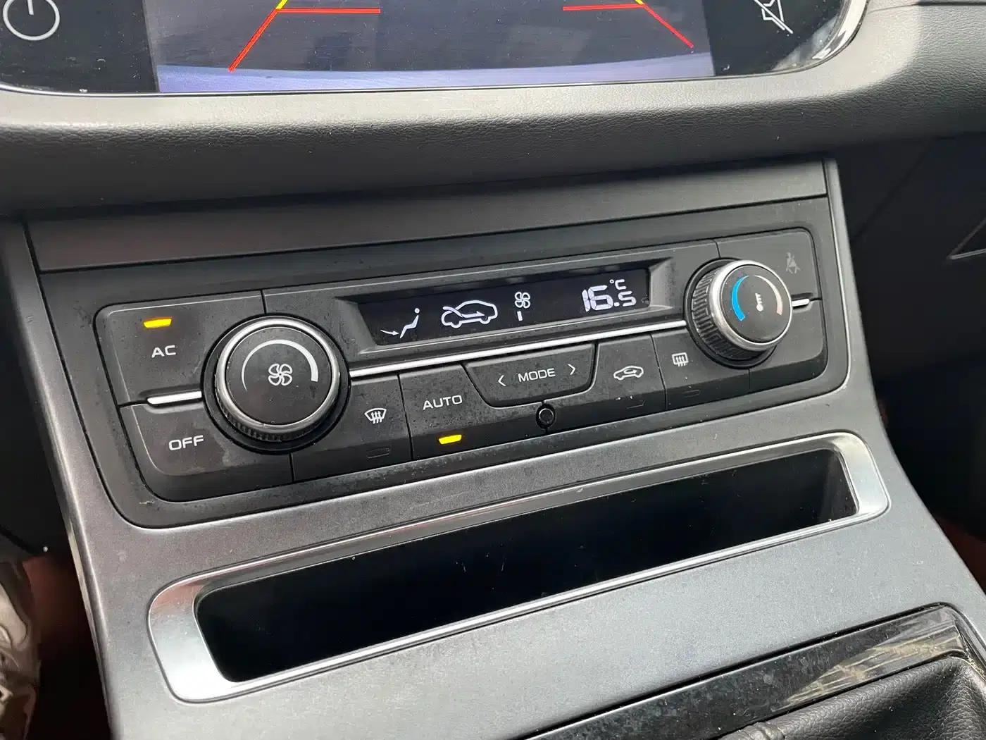 Geely Emgrand 2019 Leading Edition 1.5L Manual Deluxe Model (China VI Emission Standard) — миниатюра 11