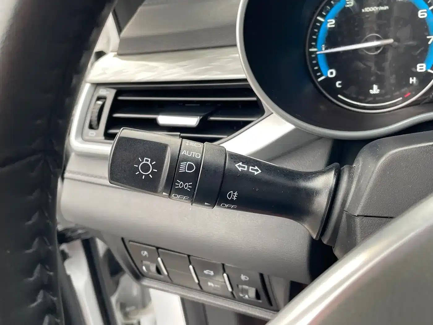 Geely Emgrand 2019 Leading Edition 1.5L Manual Deluxe Model (China VI Emission Standard) — миниатюра 12