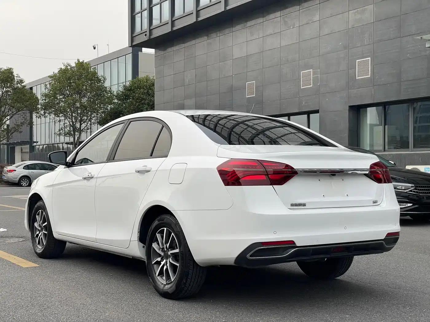 Geely Emgrand 2019 Leading Edition 1.5L Manual Deluxe Model (China VI Emission Standard) — миниатюра 14