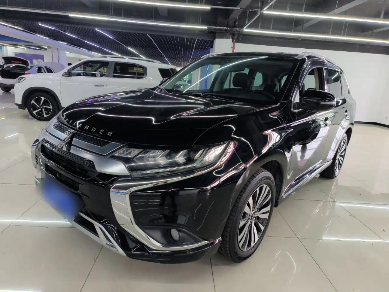 Mitsubishi Outlander 2020 2.4L 4x4 Zhi Xiang Edition 5 Seats — миниатюра 1