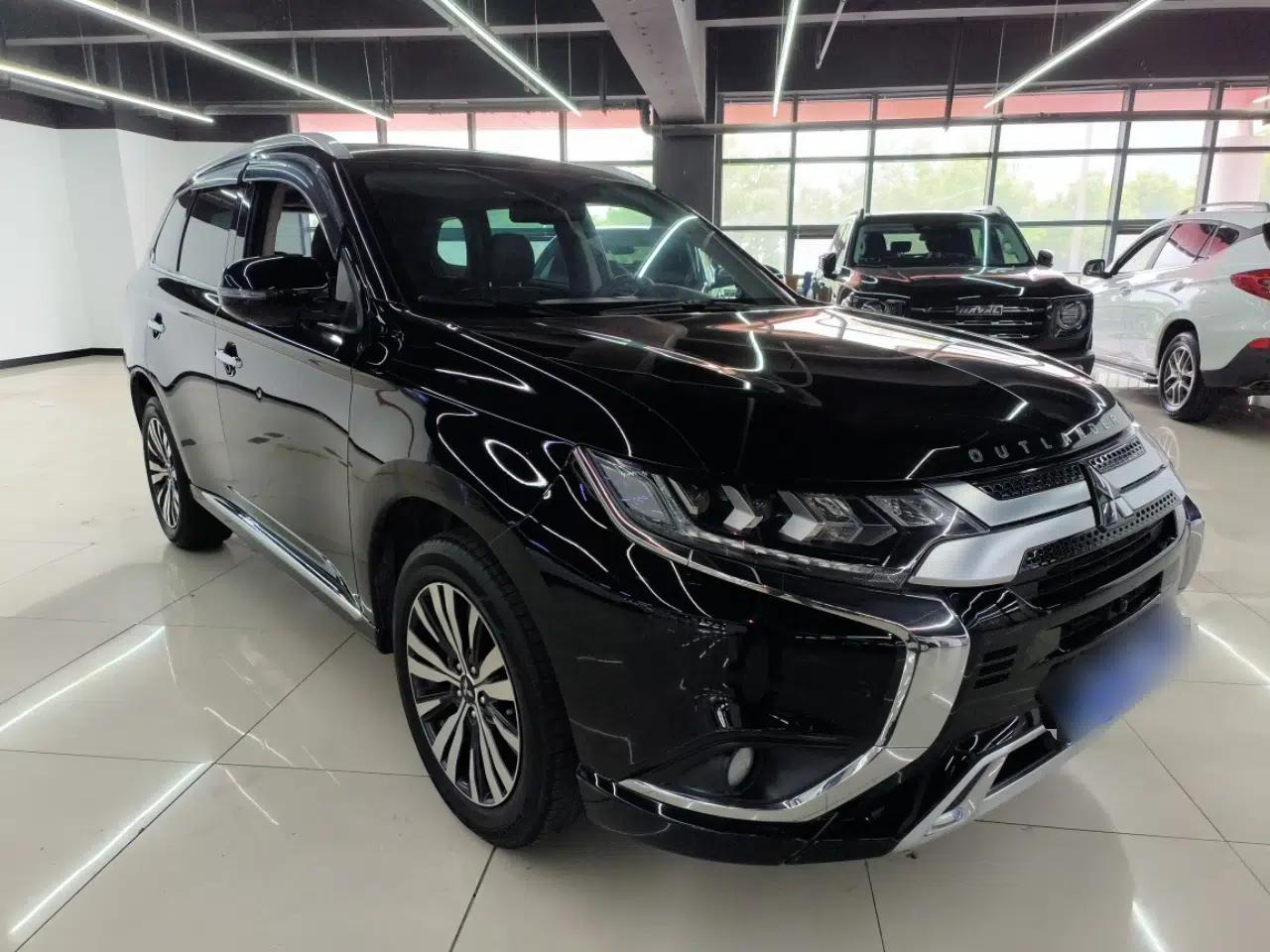 Mitsubishi Outlander 2020 2.4L 4x4 Zhi Xiang Edition 5 Seats — миниатюра 3