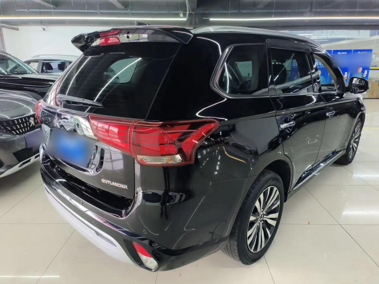 Mitsubishi Outlander 2020 2.4L 4x4 Zhi Xiang Edition 5 Seats — миниатюра 6