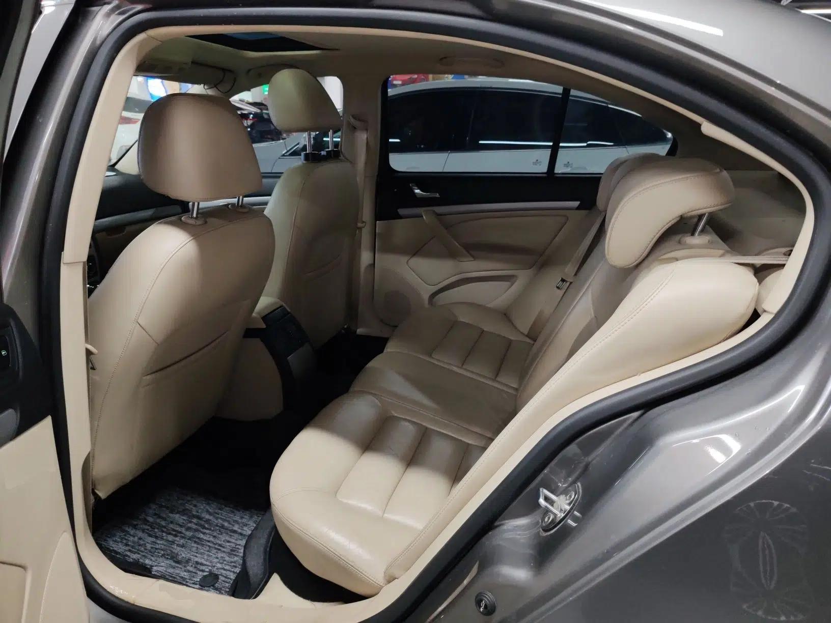 Skoda Octavia 2015 Classic Model 1.6L Automatic Elegance Edition — миниатюра 19