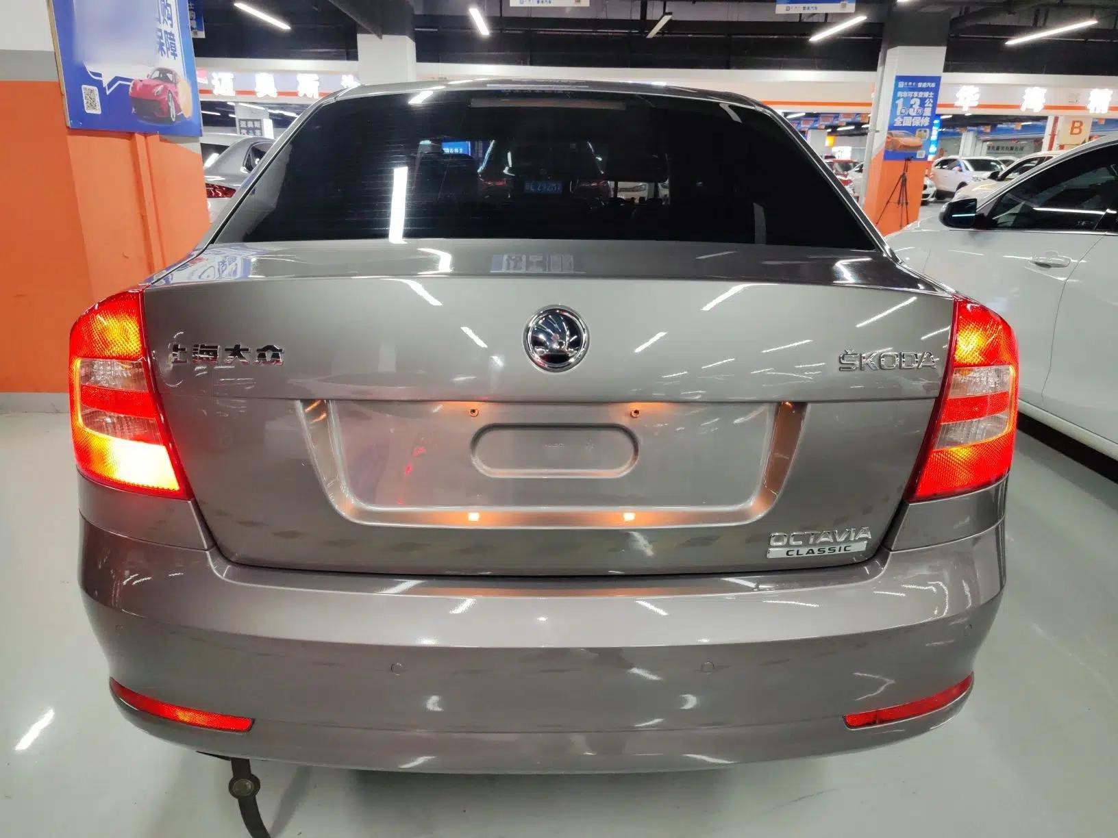 Skoda Octavia 2015 Classic Model 1.6L Automatic Elegance Edition — миниатюра 3