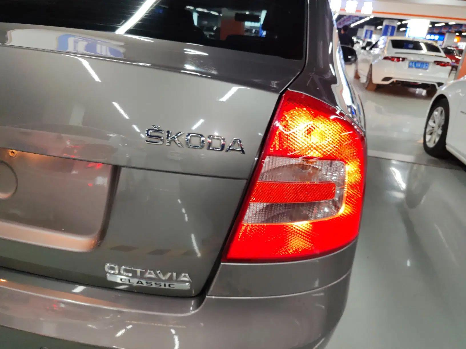 Skoda Octavia 2015 Classic Model 1.6L Automatic Elegance Edition — миниатюра 8