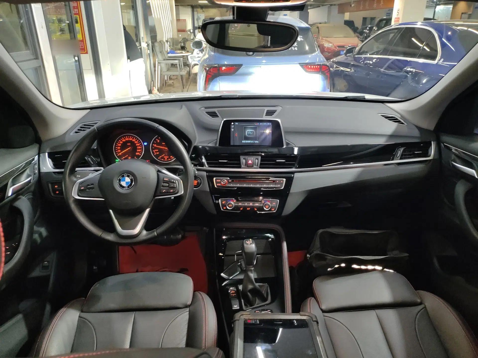 BMW X1 2018 xDrive20Li Luxury Edition — миниатюра 12