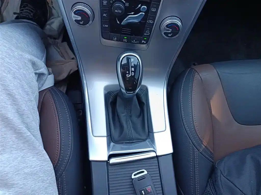 2017 Volvo XC60 T5 AWD Smart Edition — миниатюра 6