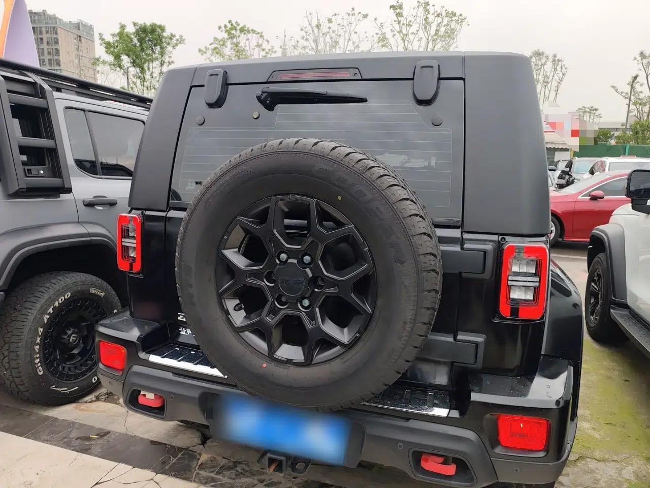 BAIC Off-Road BJ40 2024 2.0D Blade Hero Glory Edition — миниатюра 3