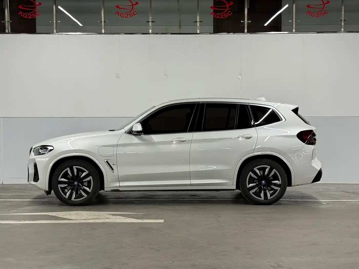 BMW iX3 2024 Leading Edition — миниатюра 4