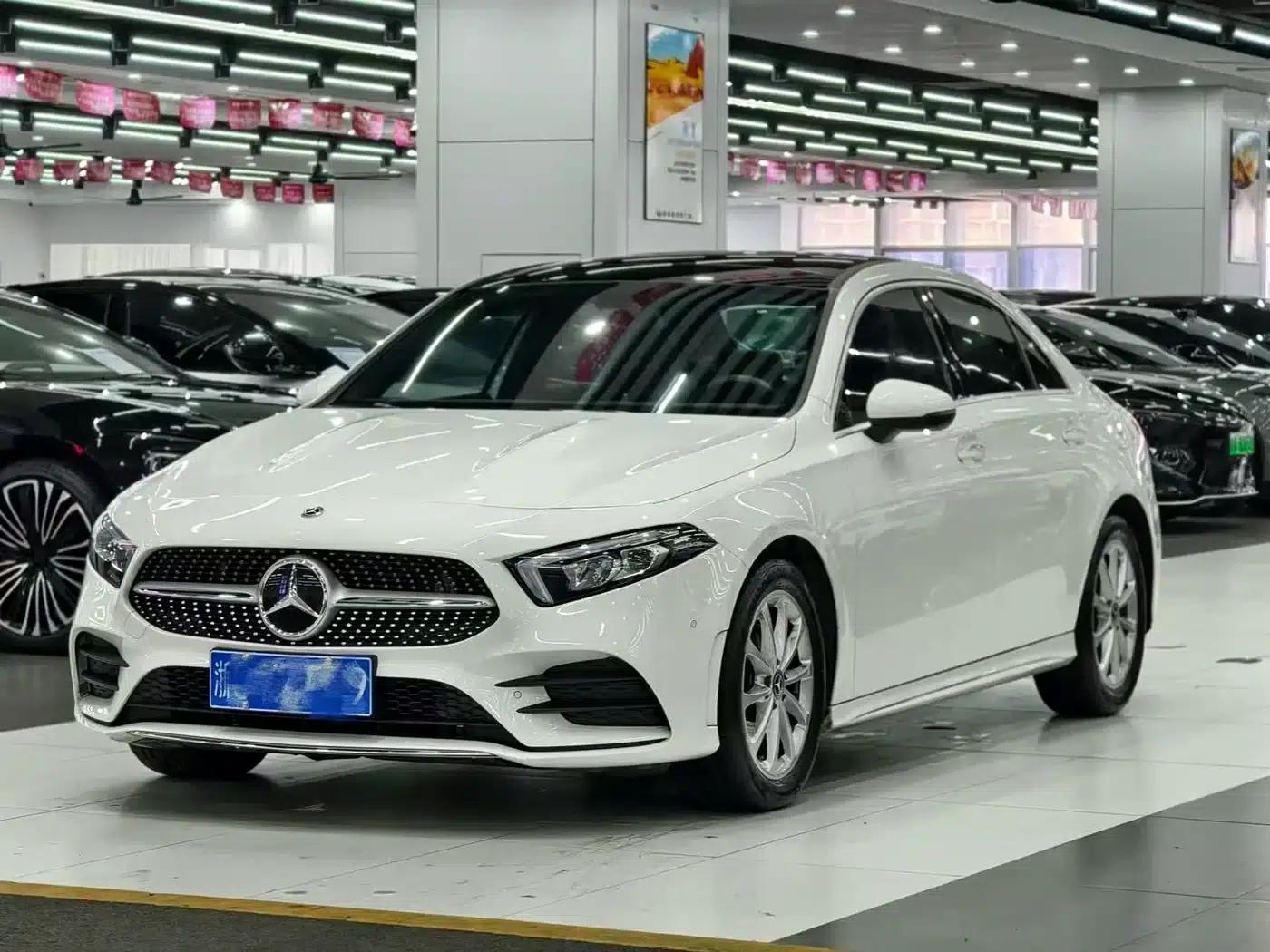 Mercedes-Benz A-Class 2022 A 200 L Sport Sedan Fashion Edition — миниатюра 1