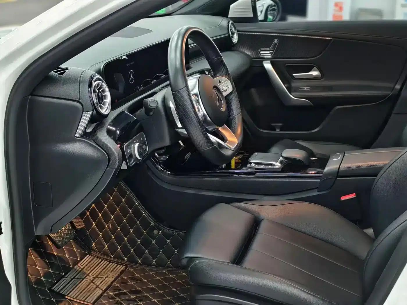 Mercedes-Benz A-Class 2022 A 200 L Sport Sedan Fashion Edition — миниатюра 4