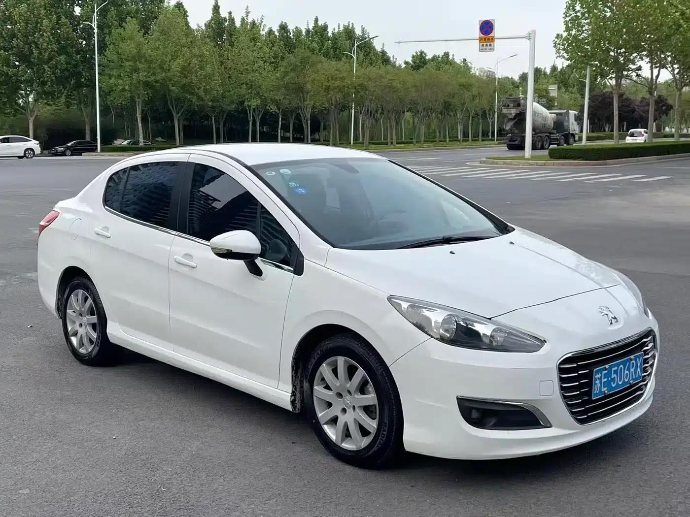 Peugeot 308 2013 1.6L Automatic Premium Edition — миниатюра 3