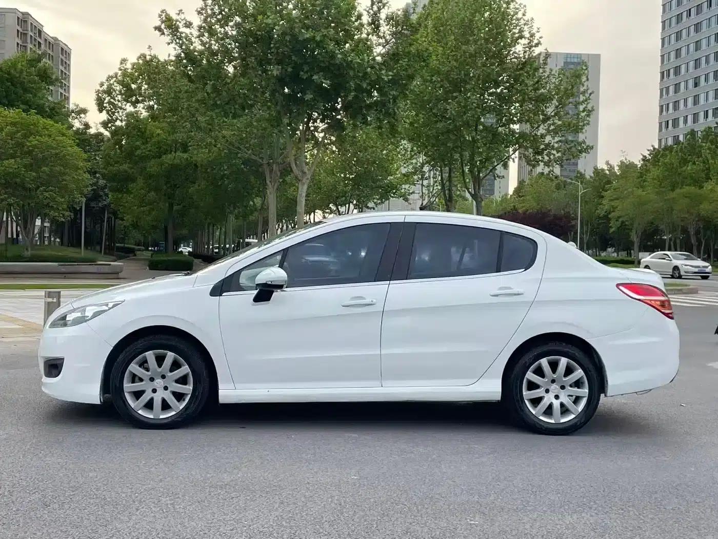 Peugeot 308 2013 1.6L Automatic Premium Edition — миниатюра 7