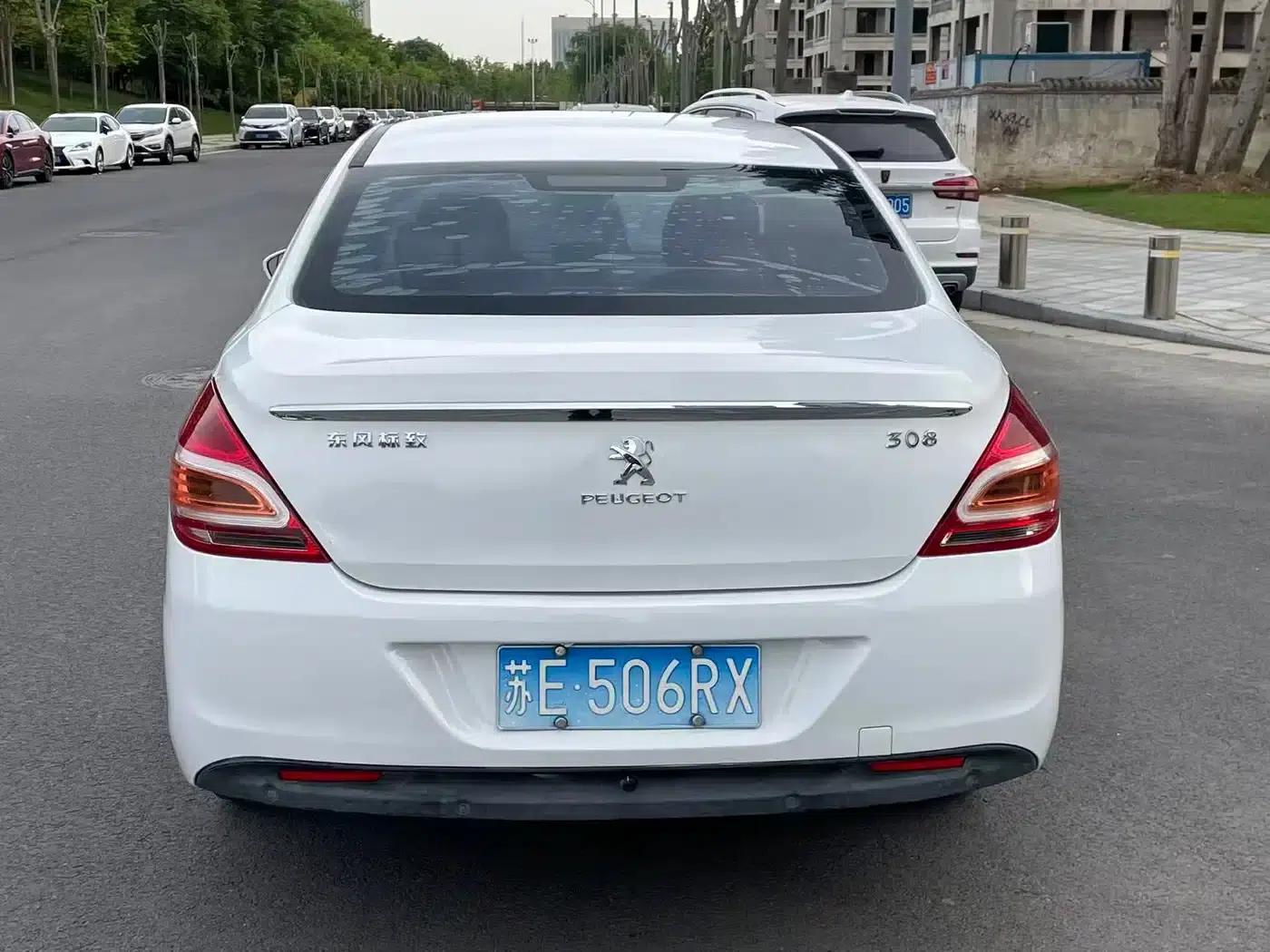 Peugeot 308 2013 1.6L Automatic Premium Edition — миниатюра 9