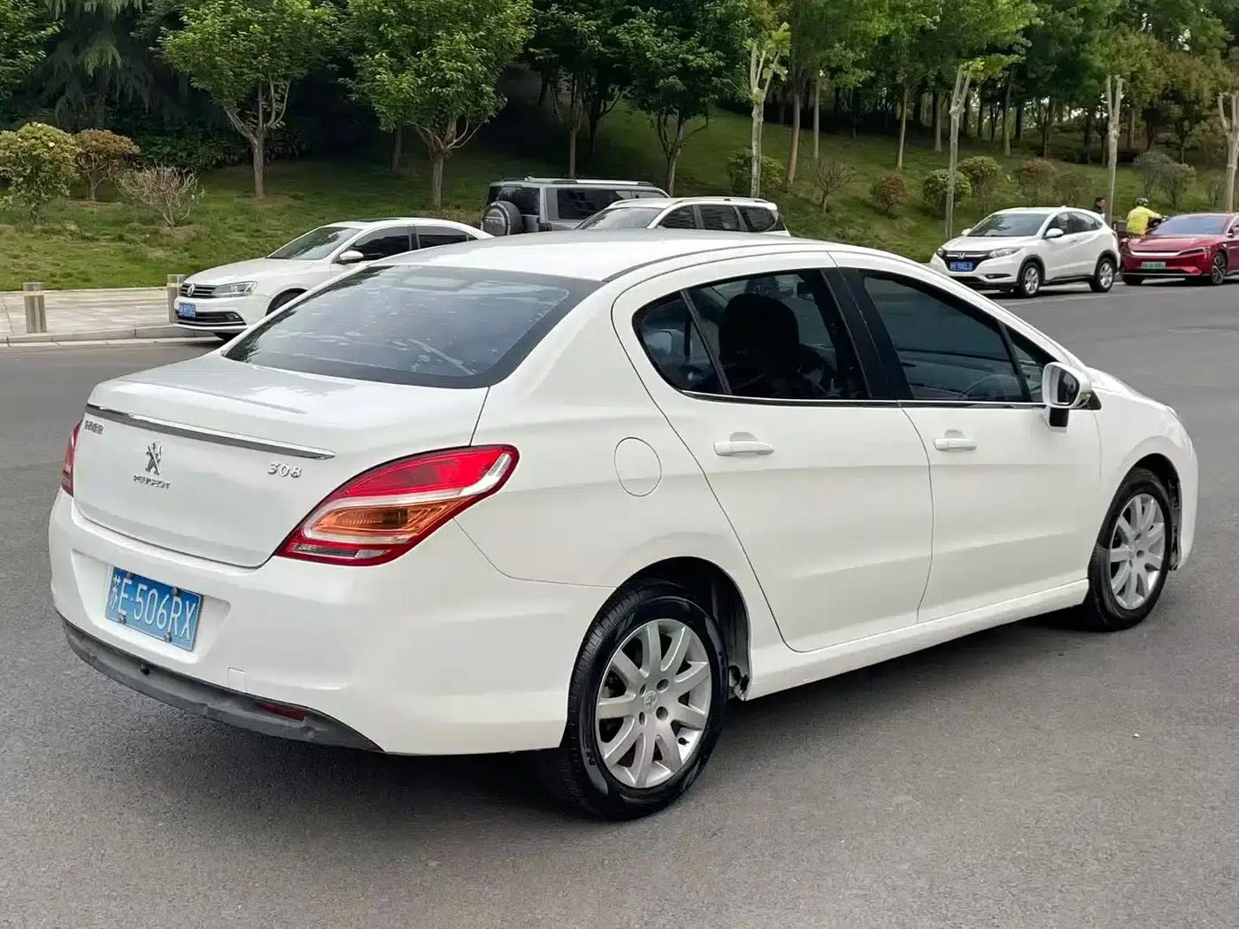 Peugeot 308 2013 1.6L Automatic Premium Edition — миниатюра 10