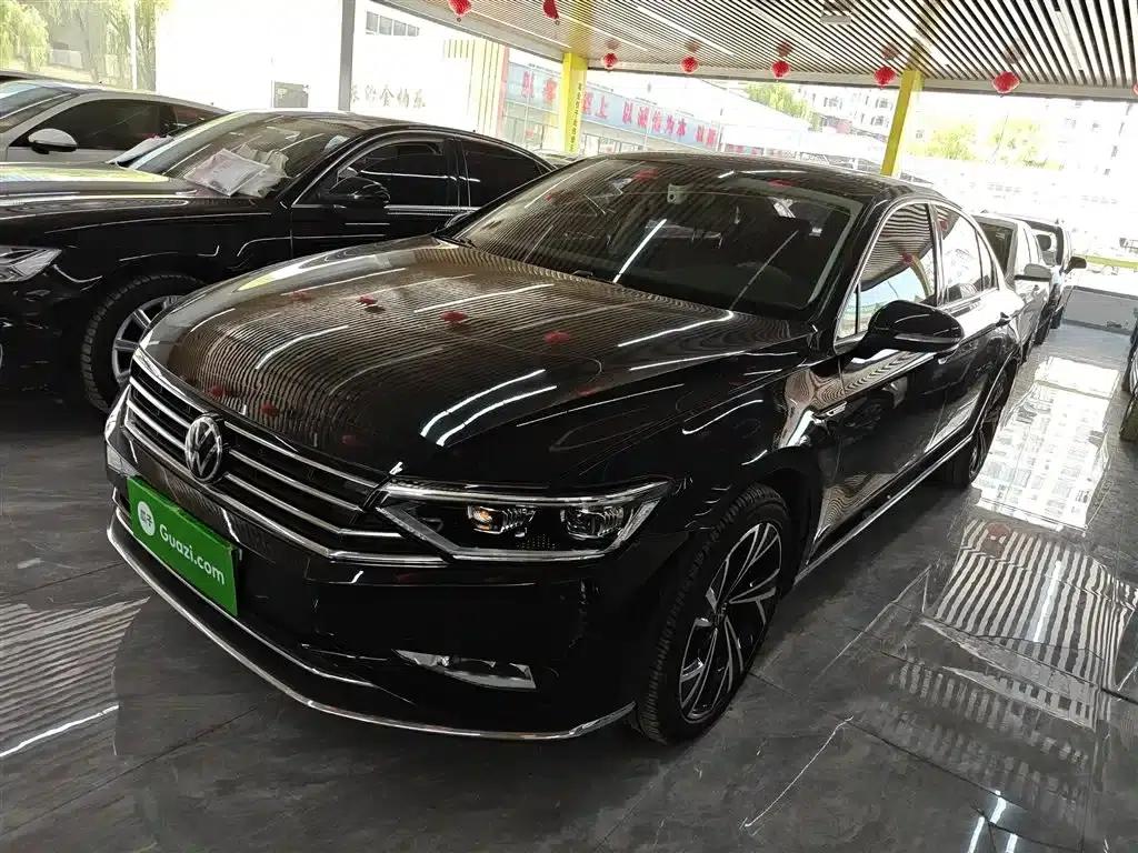 2020 Volkswagen Passat 330TSI DSG Luxury — миниатюра 1