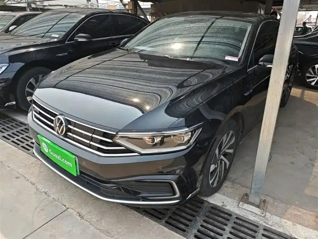 2022 Volkswagen Passat GTE Plug-in Hybrid GTE Luxury Model — миниатюра 1