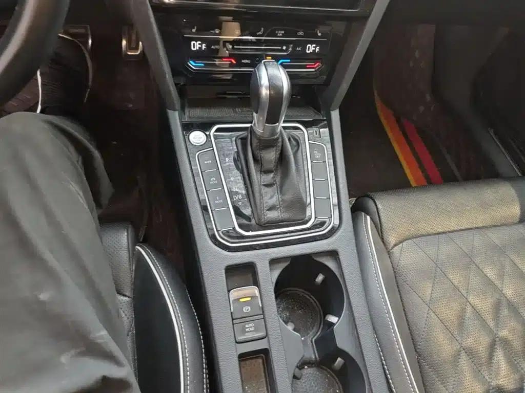 2022 Volkswagen Passat GTE Plug-in Hybrid GTE Luxury Model — миниатюра 14