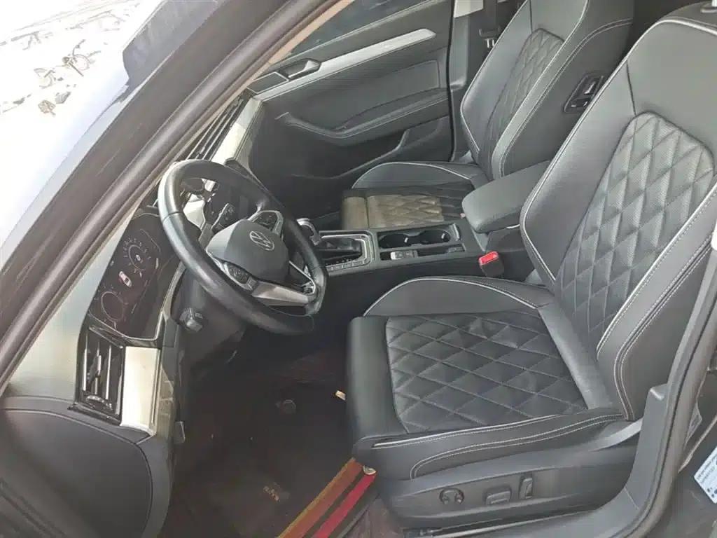 2022 Volkswagen Passat GTE Plug-in Hybrid GTE Luxury Model — миниатюра 15