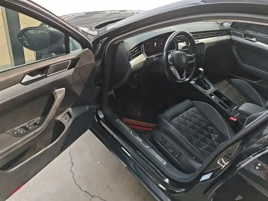 2022 Volkswagen Passat GTE Plug-in Hybrid GTE Luxury Model — миниатюра 16