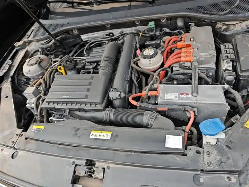 2022 Volkswagen Passat GTE Plug-in Hybrid GTE Luxury Model — миниатюра 20