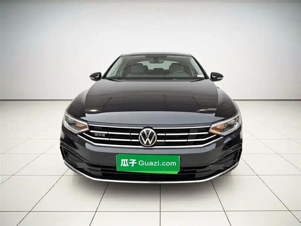 2022 Volkswagen Passat GTE Plug-in Hybrid GTE Luxury Model — миниатюра 3