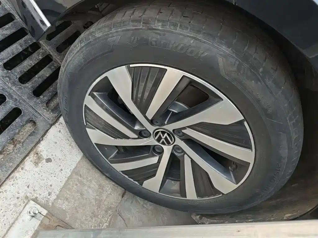 2022 Volkswagen Passat GTE Plug-in Hybrid GTE Luxury Model — миниатюра 23