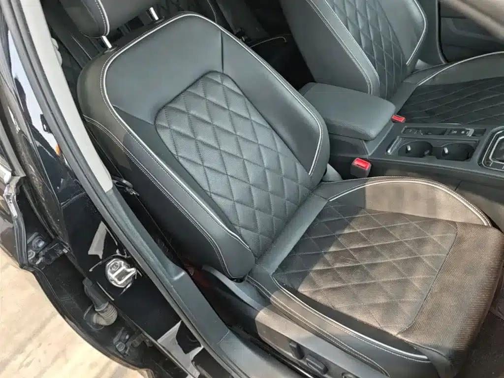 2022 Volkswagen Passat GTE Plug-in Hybrid GTE Luxury Model — миниатюра 25