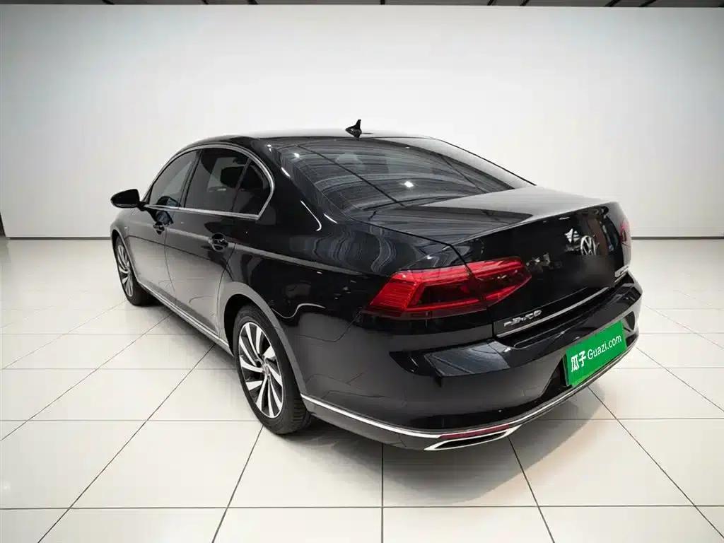 2022 Volkswagen Passat GTE Plug-in Hybrid GTE Luxury Model — миниатюра 5