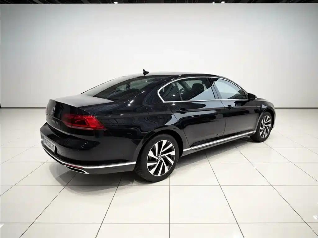 2022 Volkswagen Passat GTE Plug-in Hybrid GTE Luxury Model — миниатюра 7