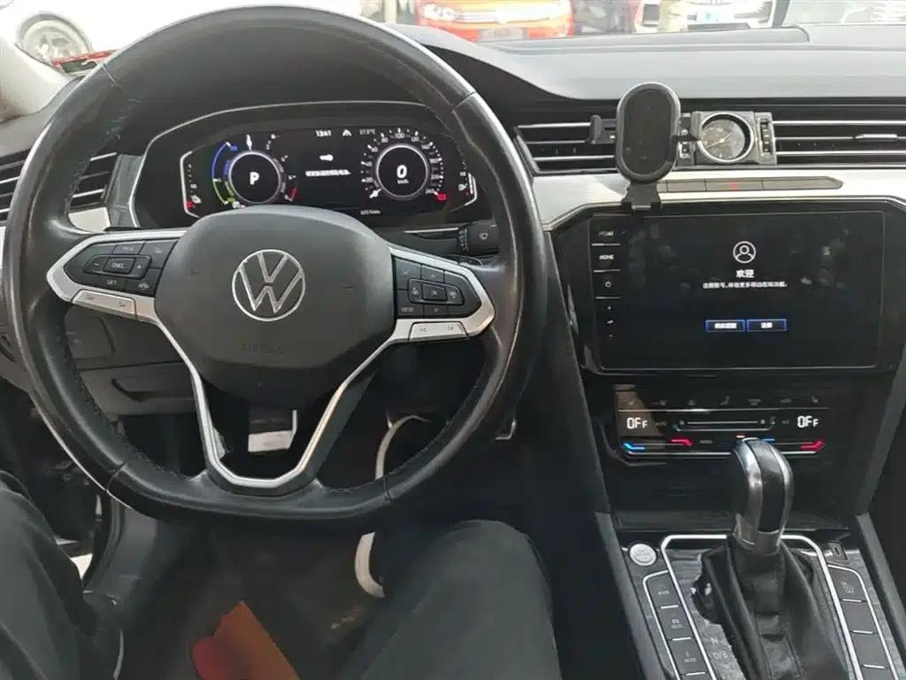 2022 Volkswagen Passat GTE Plug-in Hybrid GTE Luxury Model — миниатюра 10