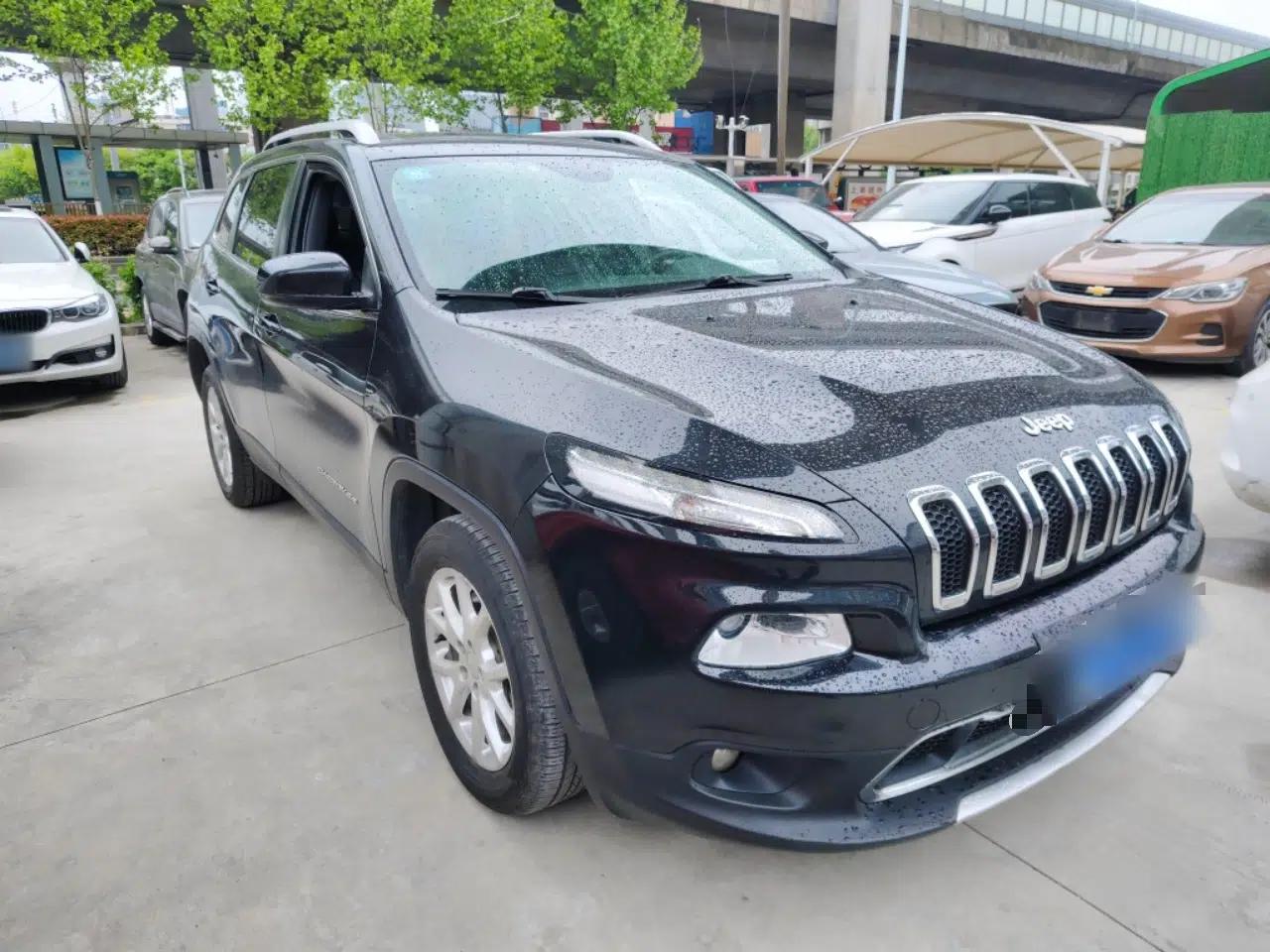Jeep Cherokee 2017 2.0L Superior Edition — миниатюра 3