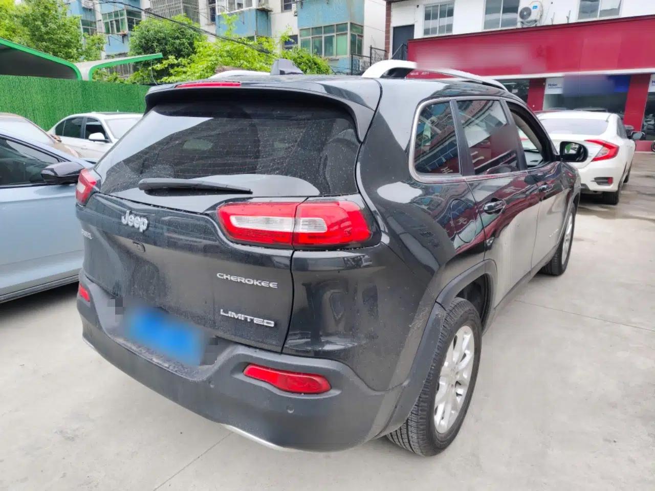Jeep Cherokee 2017 2.0L Superior Edition — миниатюра 6
