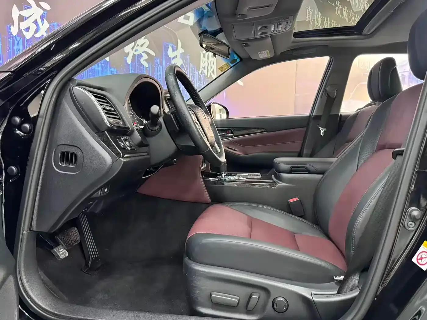 Crown 2018 2.0T Sport Edition — миниатюра 7