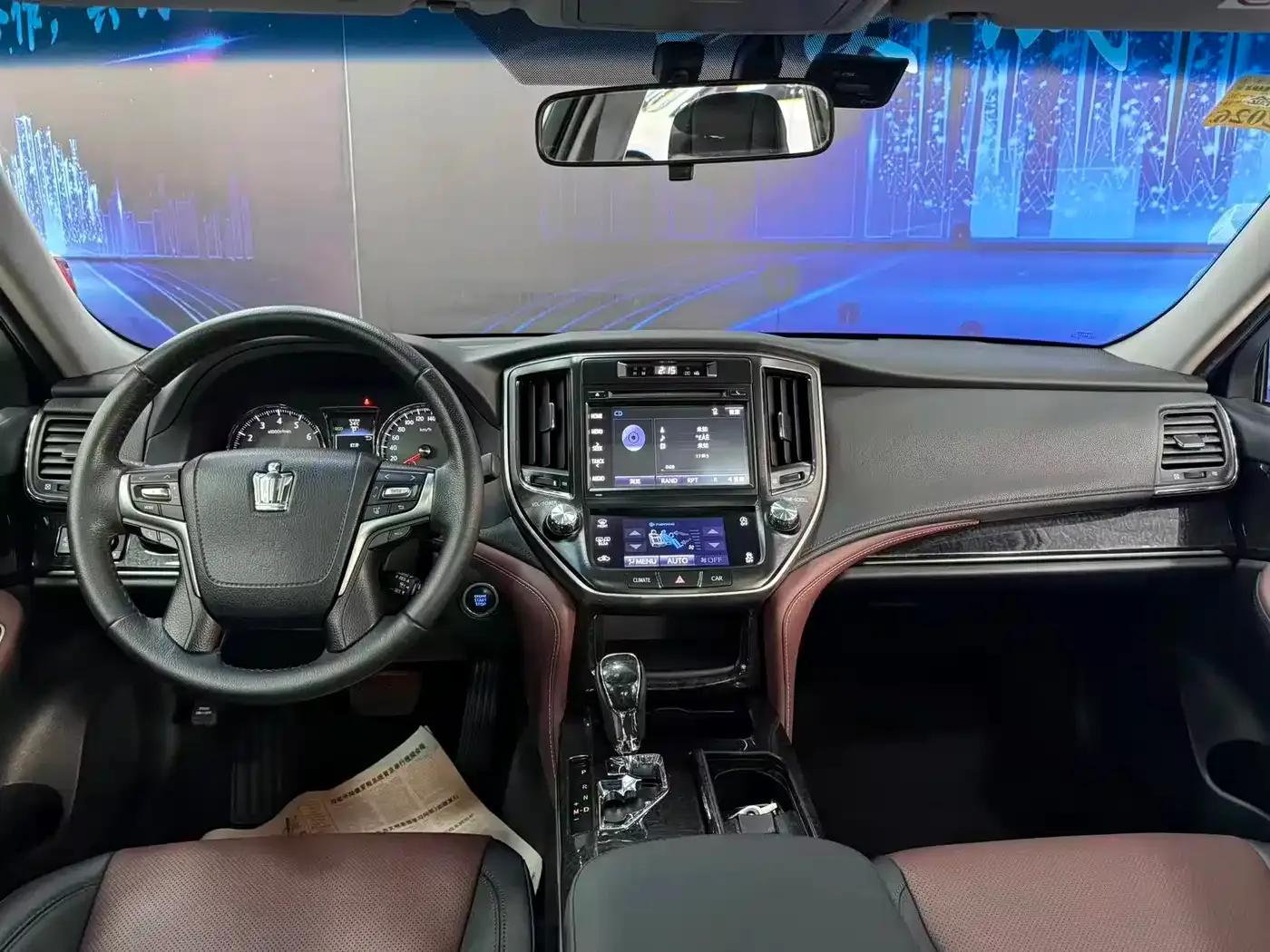 Crown 2018 2.0T Sport Edition — миниатюра 9