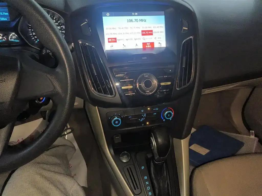 Ford Focus 2017 Sedan 1.6L Automatic Comfort Smart Edition — миниатюра 5